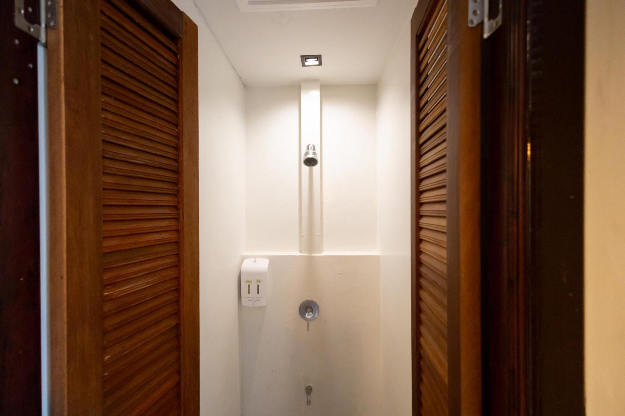 Siam Plug In Hostel Bangkok Exterior photo
